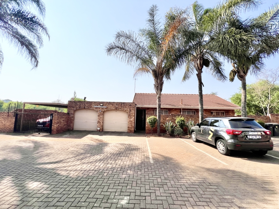 3 Bedroom Property for Sale in Bronberrick Gauteng
