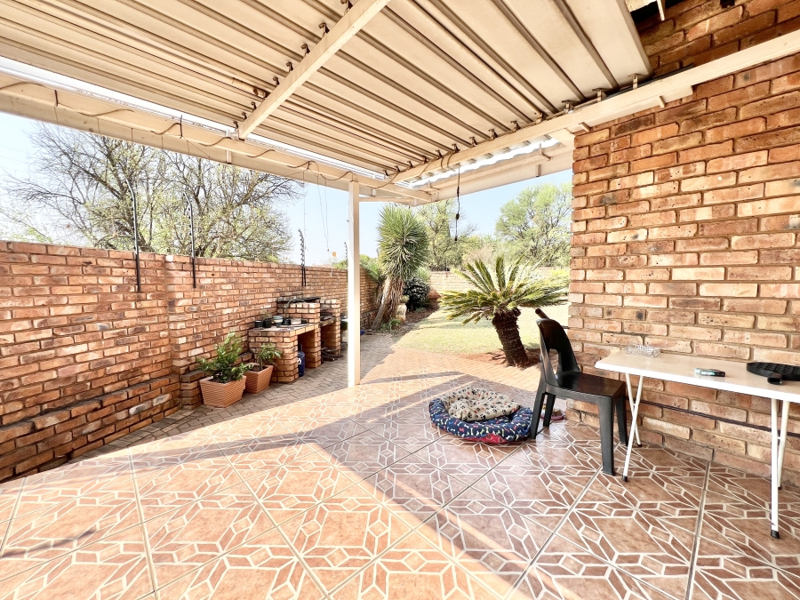 3 Bedroom Property for Sale in Bronberrick Gauteng