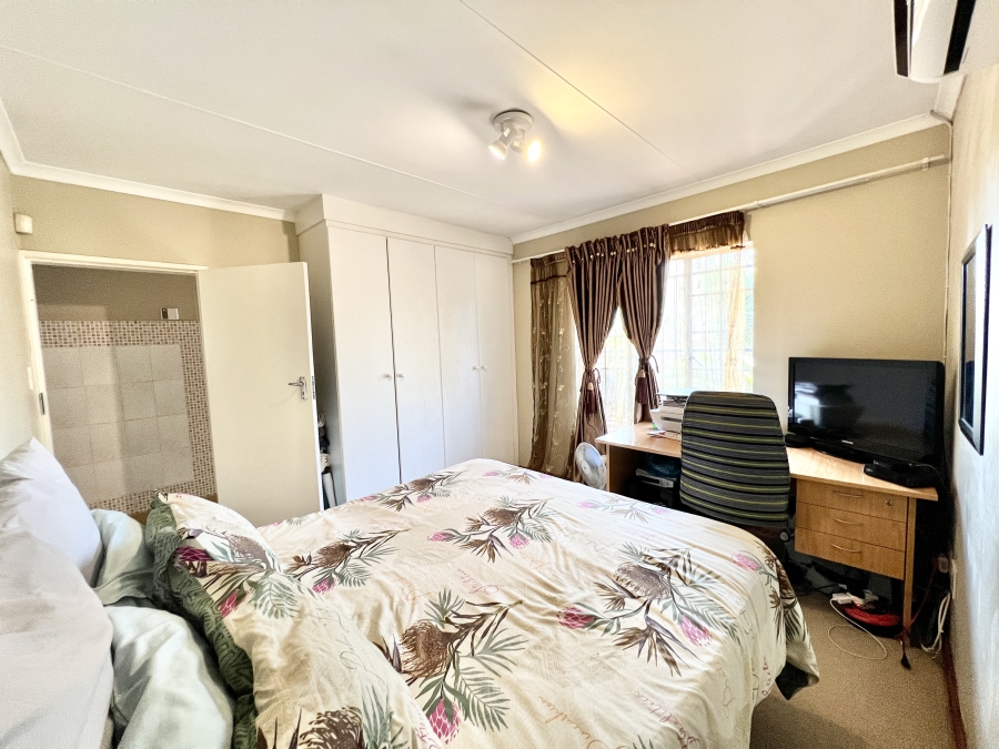 3 Bedroom Property for Sale in Bronberrick Gauteng