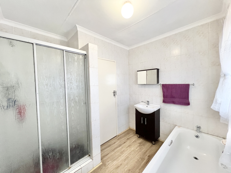 3 Bedroom Property for Sale in Bronberrick Gauteng