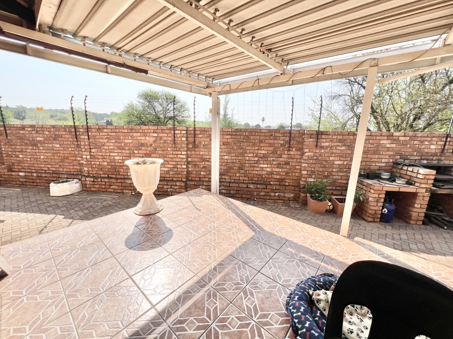 3 Bedroom Property for Sale in Bronberrick Gauteng