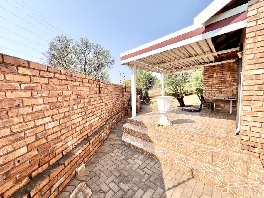 3 Bedroom Property for Sale in Bronberrick Gauteng