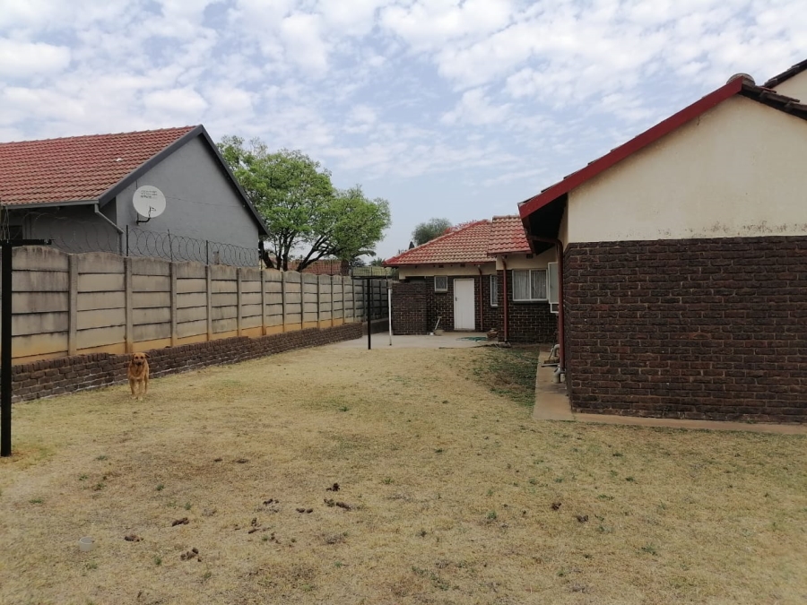 4 Bedroom Property for Sale in Birchleigh North Gauteng