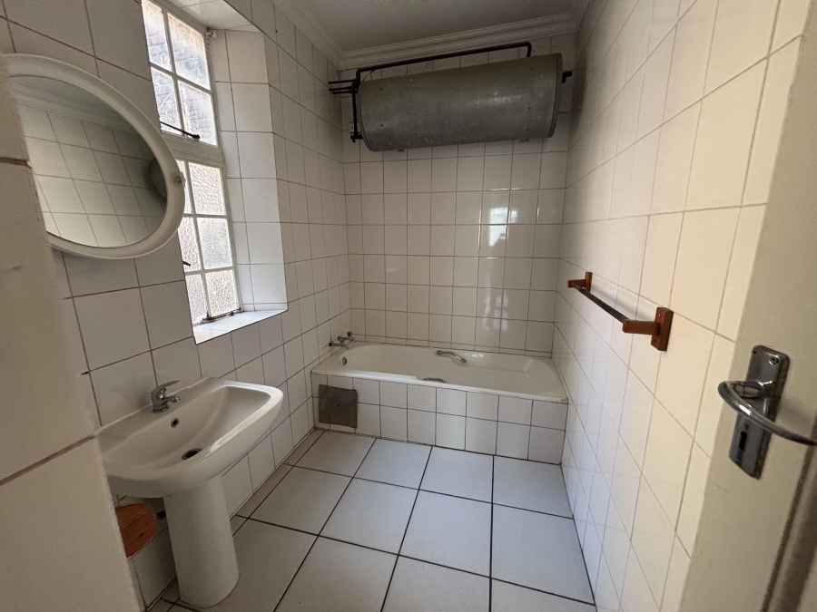 To Let 3 Bedroom Property for Rent in Hillbrow Gauteng