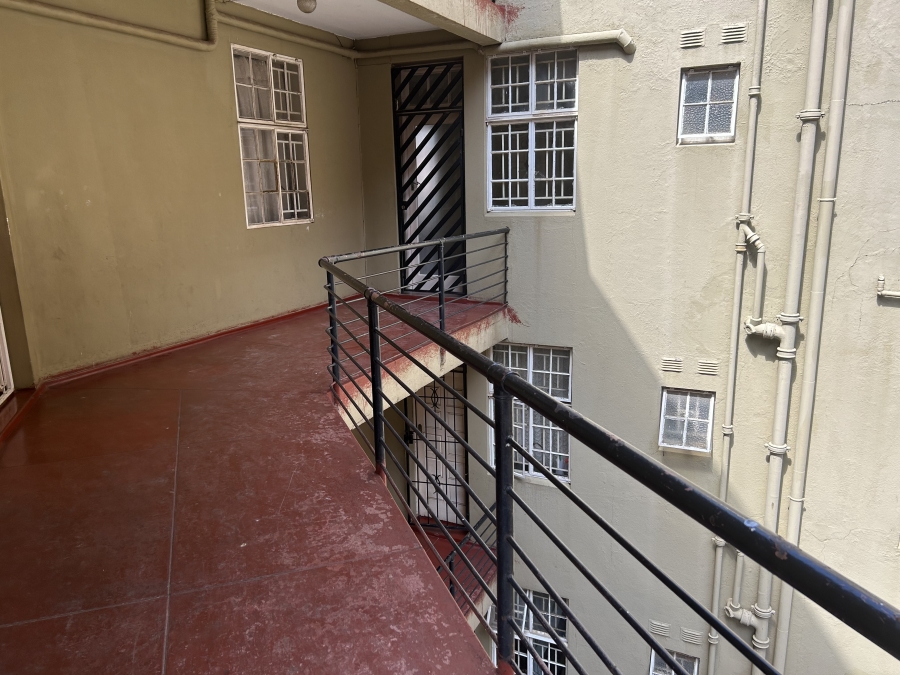 To Let 3 Bedroom Property for Rent in Hillbrow Gauteng