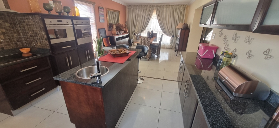 4 Bedroom Property for Sale in Monavoni Gauteng