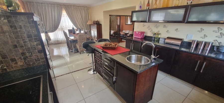 4 Bedroom Property for Sale in Monavoni Gauteng