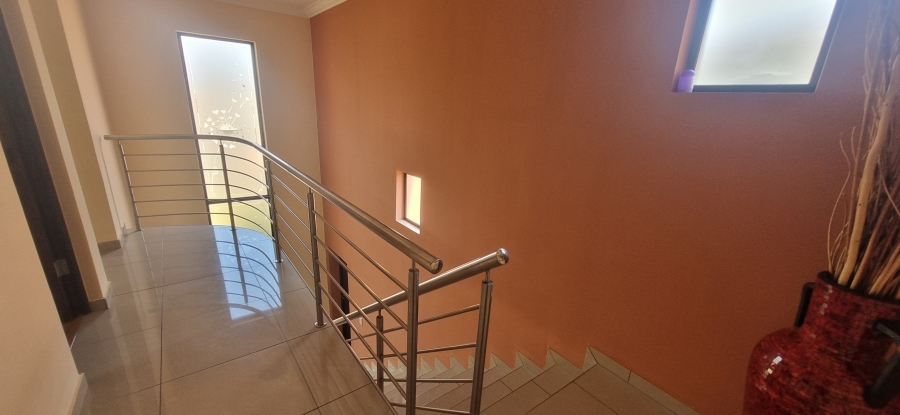 4 Bedroom Property for Sale in Monavoni Gauteng