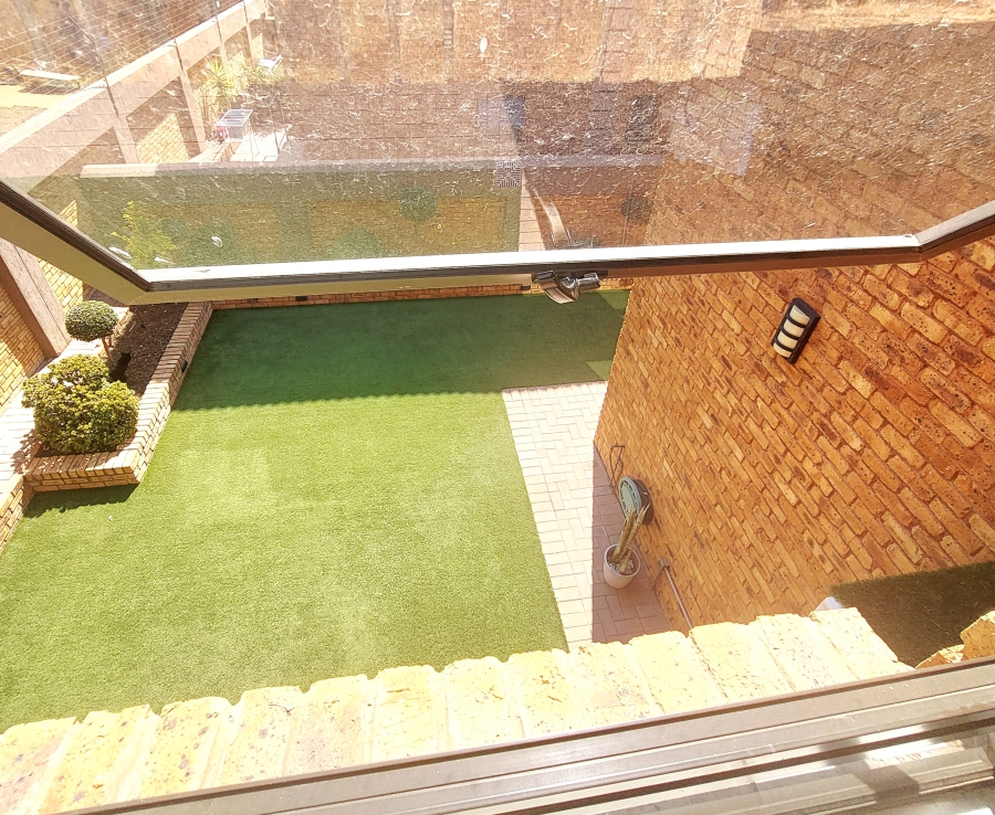 2 Bedroom Property for Sale in Ravenswood Gauteng