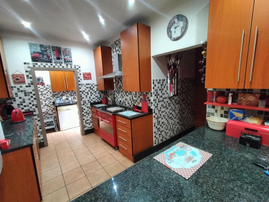 6 Bedroom Property for Sale in Pretoria North Gauteng