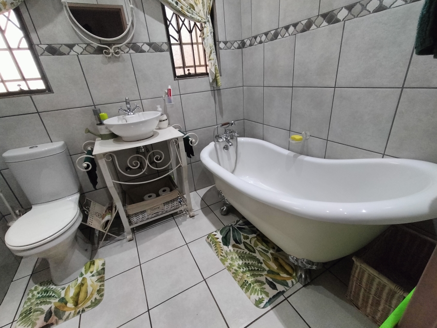 6 Bedroom Property for Sale in Pretoria North Gauteng