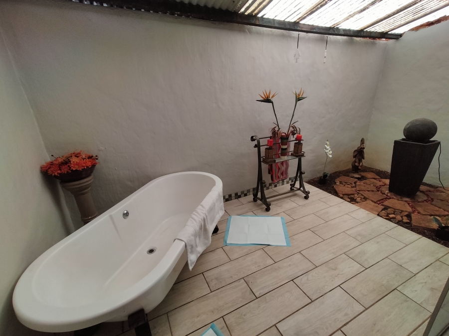 6 Bedroom Property for Sale in Pretoria North Gauteng