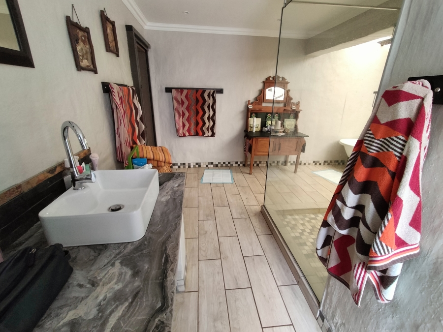 6 Bedroom Property for Sale in Pretoria North Gauteng