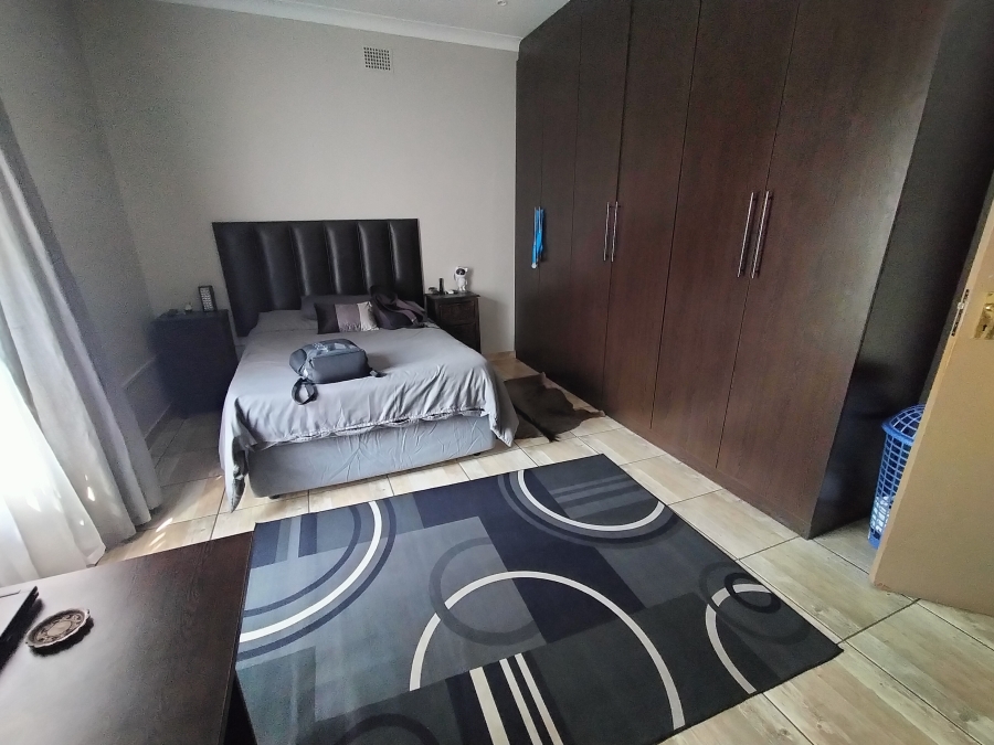6 Bedroom Property for Sale in Pretoria North Gauteng