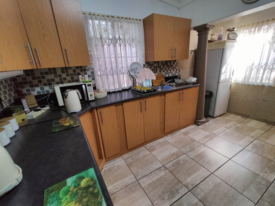 6 Bedroom Property for Sale in Pretoria North Gauteng
