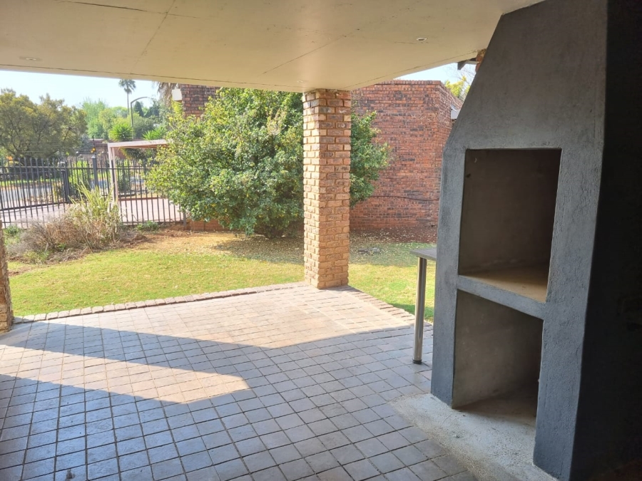 To Let 3 Bedroom Property for Rent in Wierda Park Gauteng