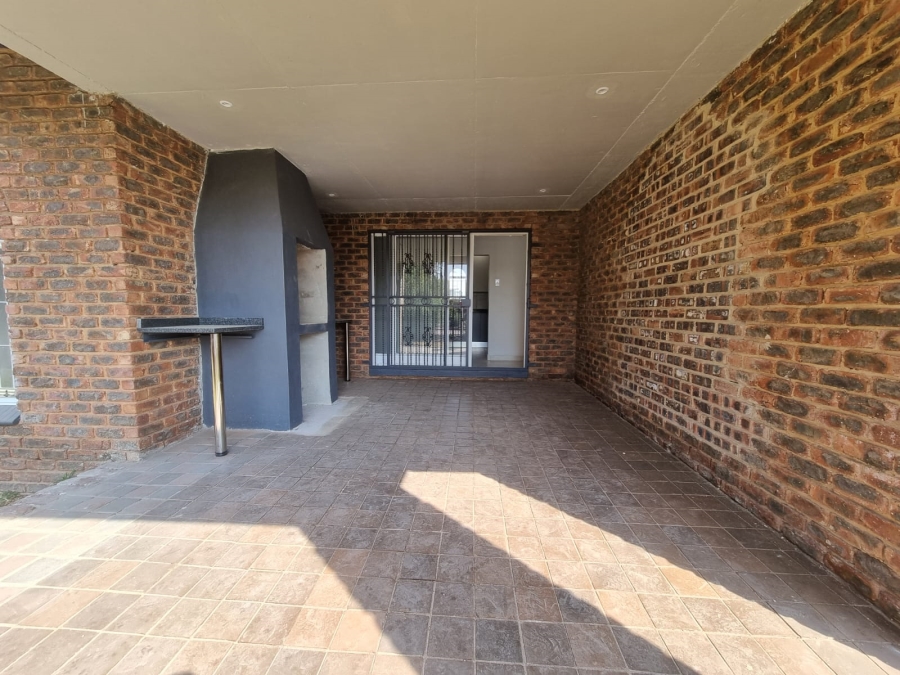 To Let 3 Bedroom Property for Rent in Wierda Park Gauteng