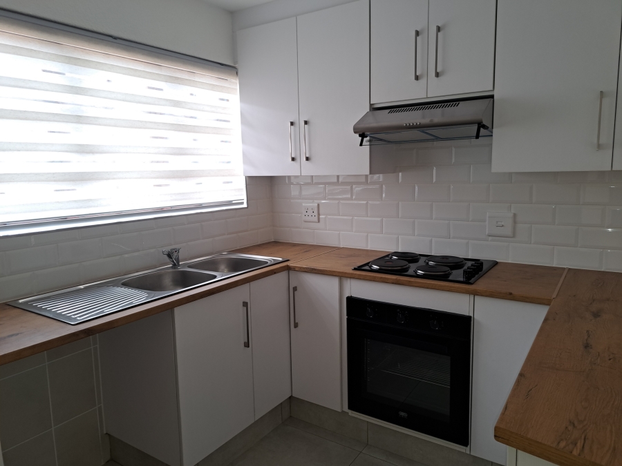 To Let 2 Bedroom Property for Rent in Weltevreden Park Gauteng