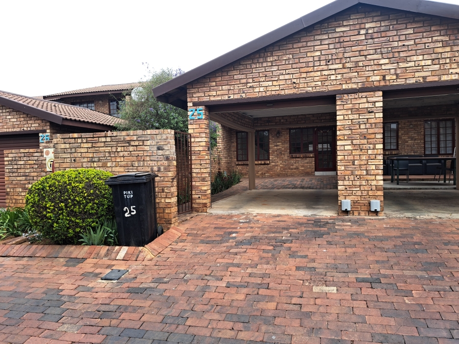 To Let 2 Bedroom Property for Rent in Weltevreden Park Gauteng