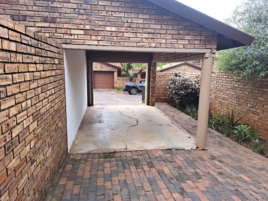 To Let 2 Bedroom Property for Rent in Weltevreden Park Gauteng