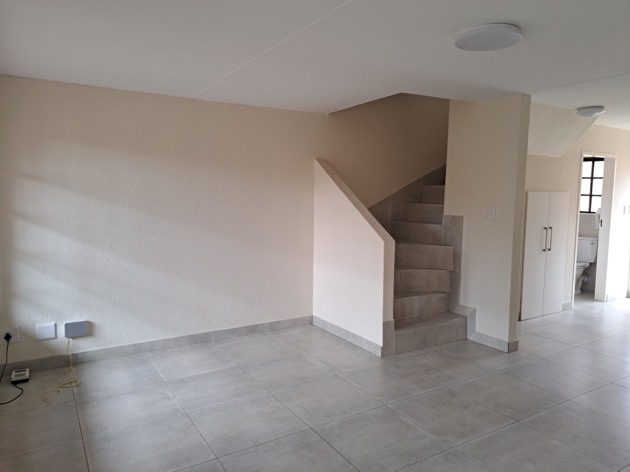 To Let 2 Bedroom Property for Rent in Weltevreden Park Gauteng