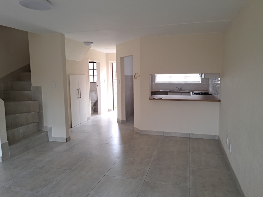 To Let 2 Bedroom Property for Rent in Weltevreden Park Gauteng