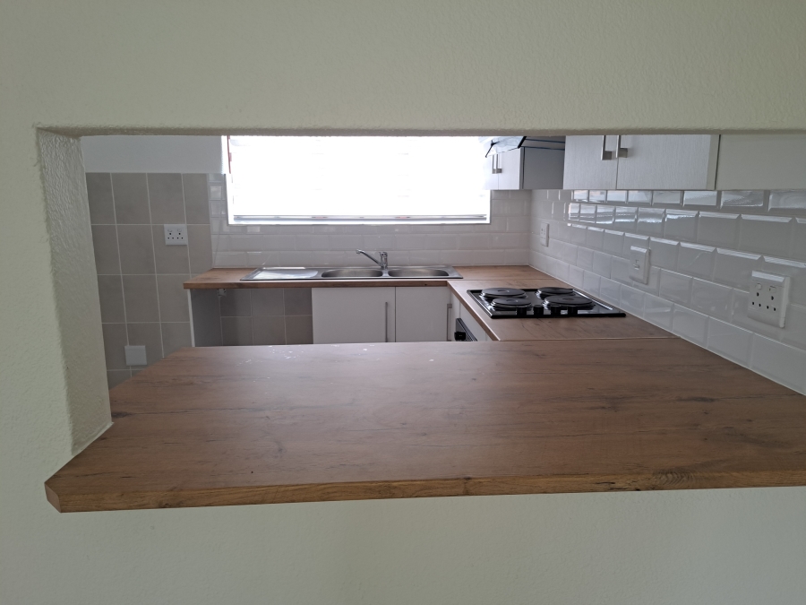 To Let 2 Bedroom Property for Rent in Weltevreden Park Gauteng