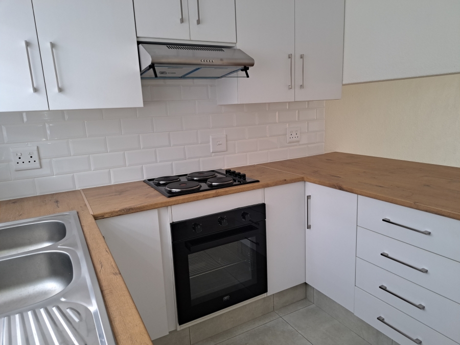 To Let 2 Bedroom Property for Rent in Weltevreden Park Gauteng