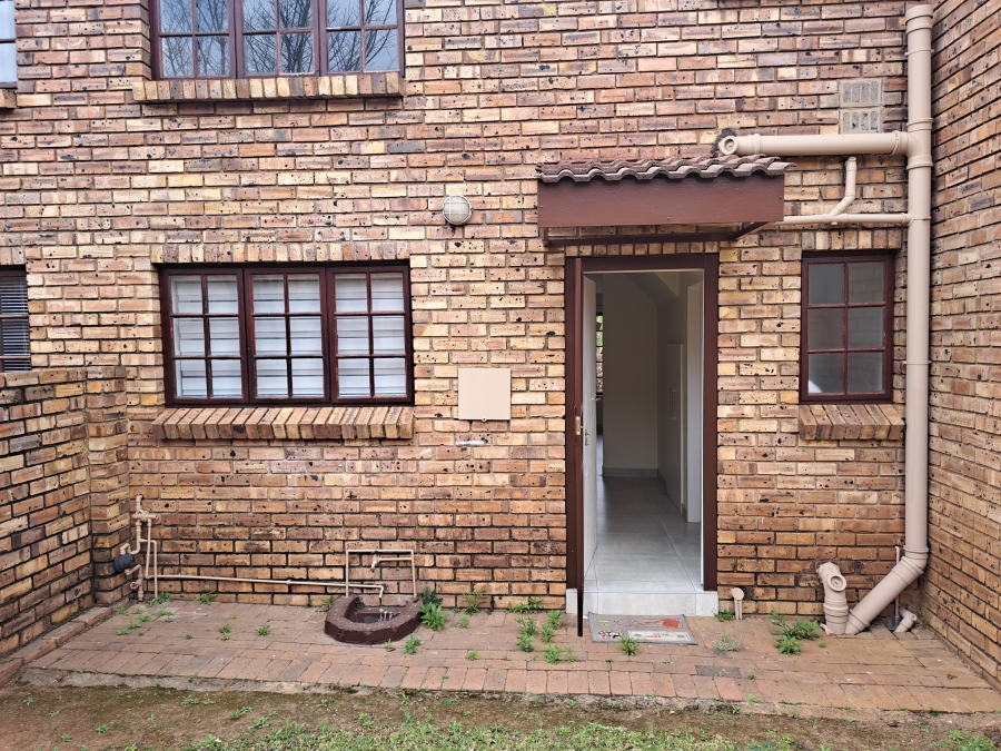 To Let 2 Bedroom Property for Rent in Weltevreden Park Gauteng