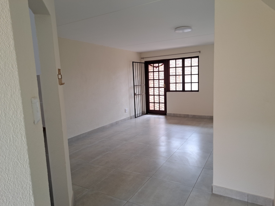 To Let 2 Bedroom Property for Rent in Weltevreden Park Gauteng