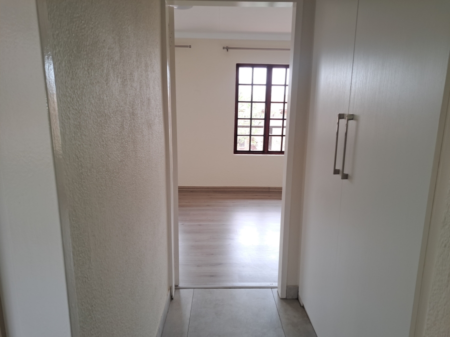 To Let 2 Bedroom Property for Rent in Weltevreden Park Gauteng