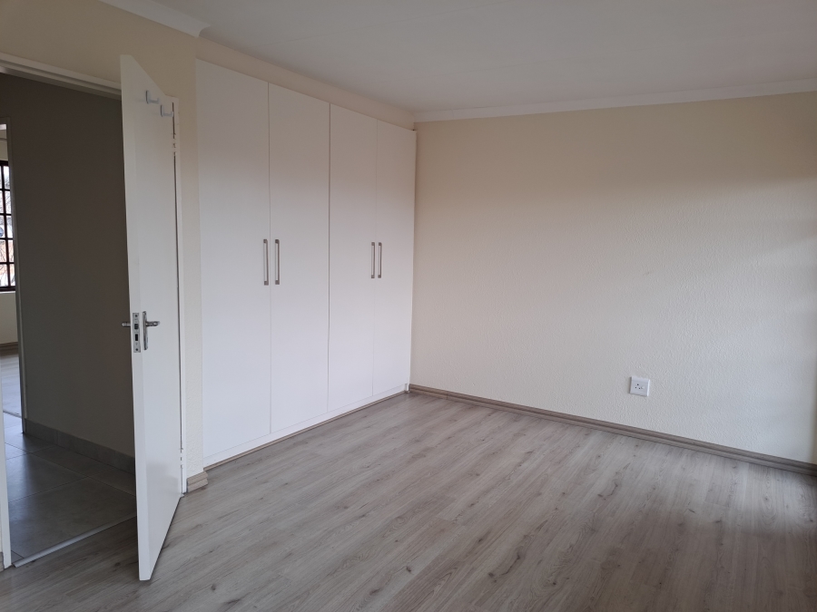 To Let 2 Bedroom Property for Rent in Weltevreden Park Gauteng