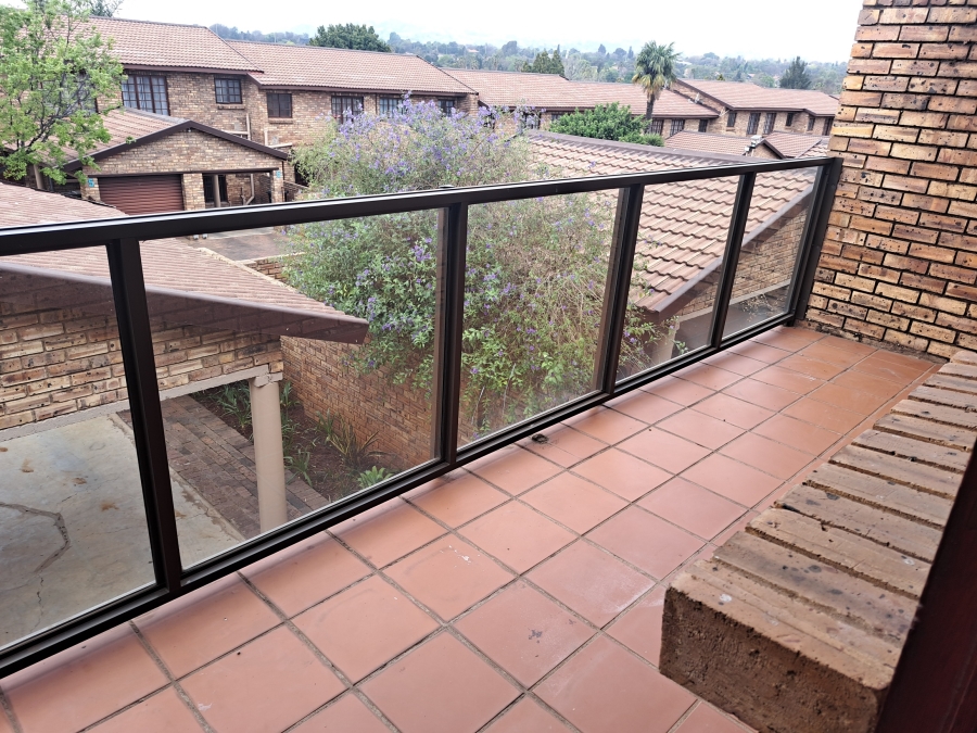 To Let 2 Bedroom Property for Rent in Weltevreden Park Gauteng