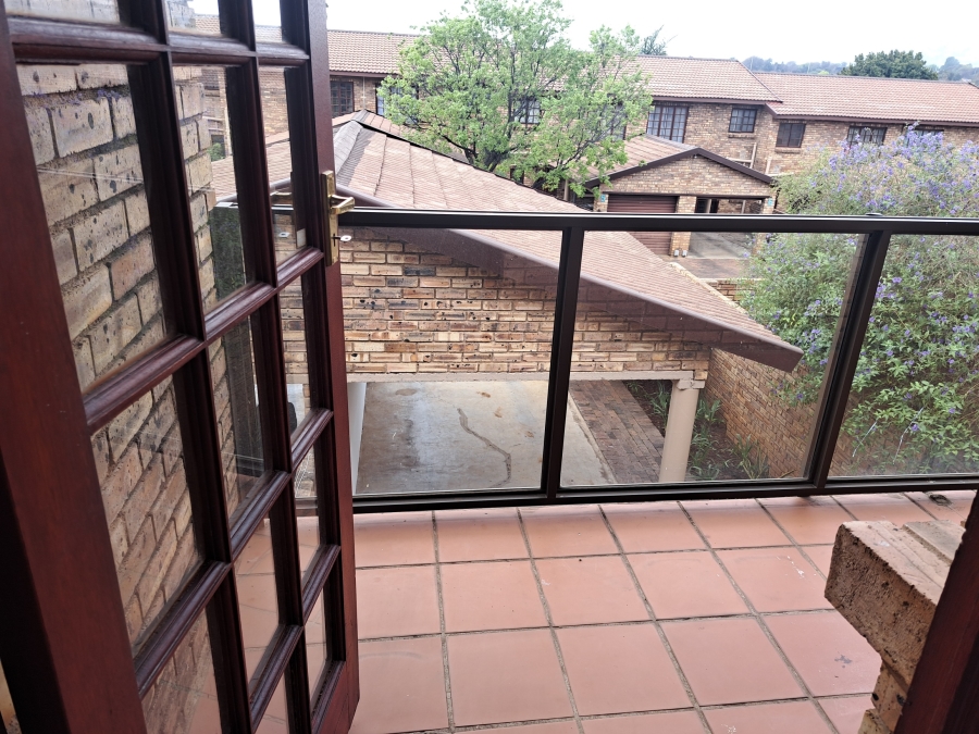 To Let 2 Bedroom Property for Rent in Weltevreden Park Gauteng