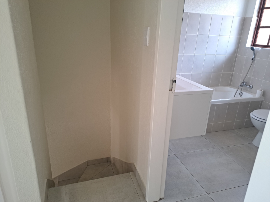 To Let 2 Bedroom Property for Rent in Weltevreden Park Gauteng