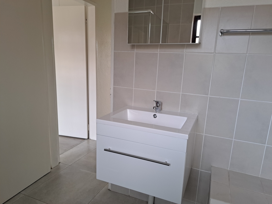 To Let 2 Bedroom Property for Rent in Weltevreden Park Gauteng