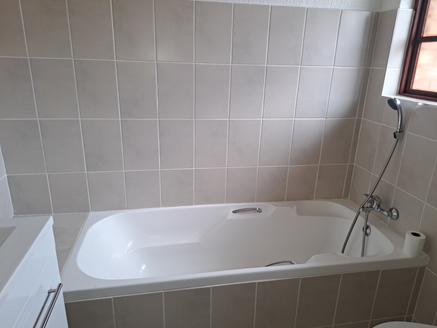 To Let 2 Bedroom Property for Rent in Weltevreden Park Gauteng