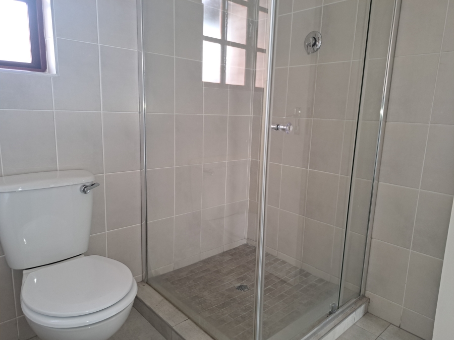 To Let 2 Bedroom Property for Rent in Weltevreden Park Gauteng