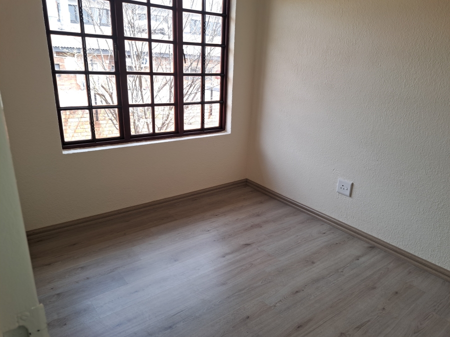 To Let 2 Bedroom Property for Rent in Weltevreden Park Gauteng