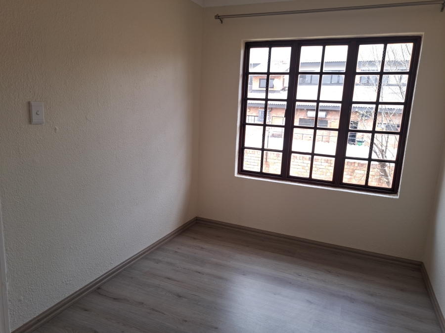 To Let 2 Bedroom Property for Rent in Weltevreden Park Gauteng