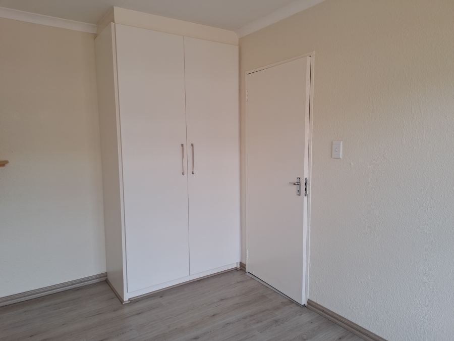 To Let 2 Bedroom Property for Rent in Weltevreden Park Gauteng