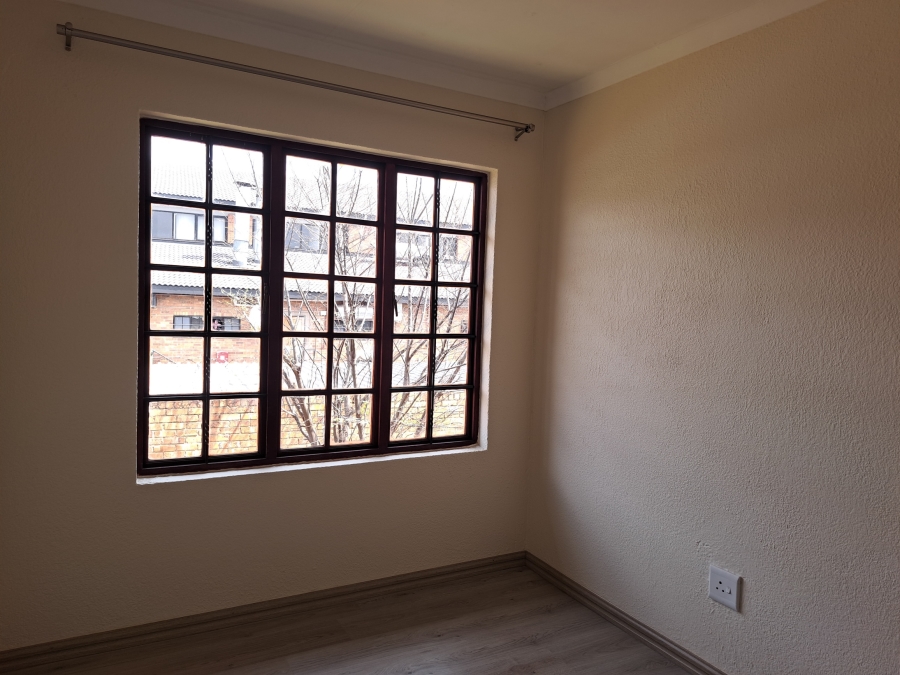 To Let 2 Bedroom Property for Rent in Weltevreden Park Gauteng