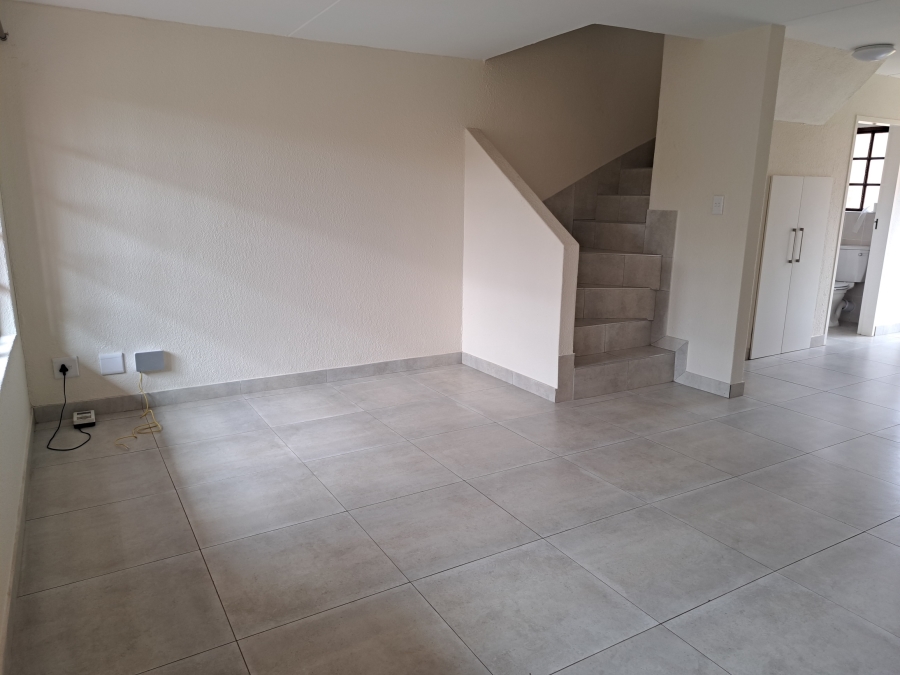 To Let 2 Bedroom Property for Rent in Weltevreden Park Gauteng
