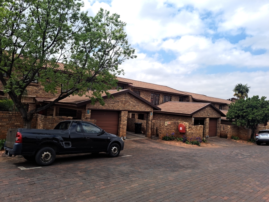 To Let 2 Bedroom Property for Rent in Weltevreden Park Gauteng