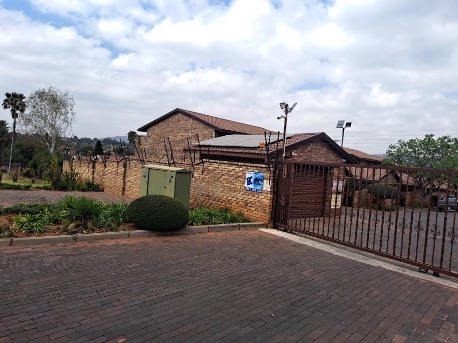To Let 2 Bedroom Property for Rent in Weltevreden Park Gauteng
