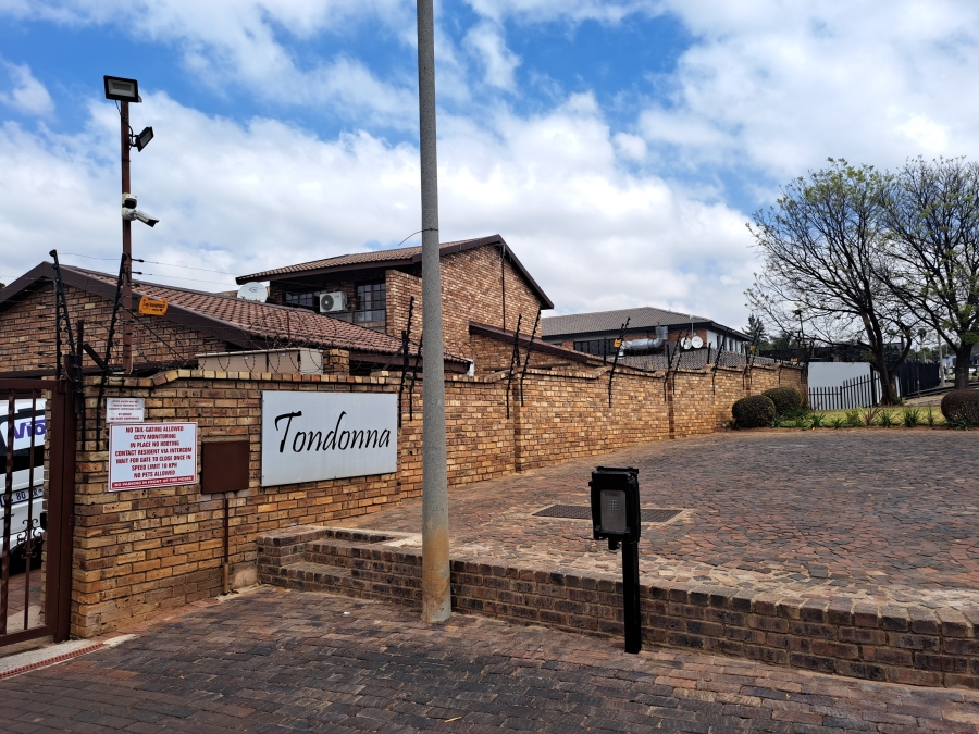 To Let 2 Bedroom Property for Rent in Weltevreden Park Gauteng