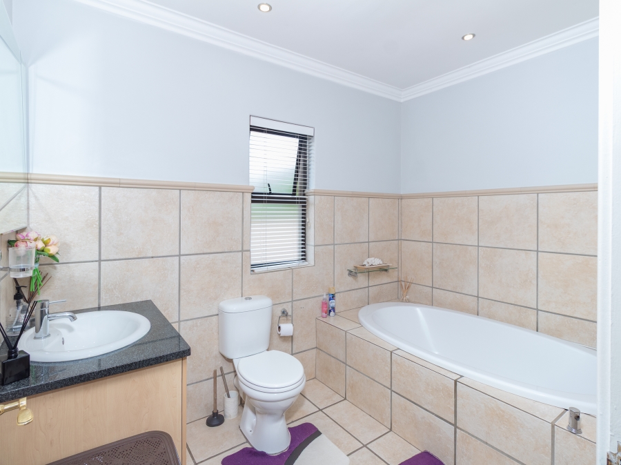 4 Bedroom Property for Sale in North Riding Gauteng