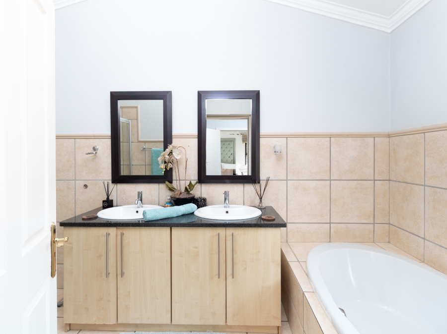 4 Bedroom Property for Sale in North Riding Gauteng