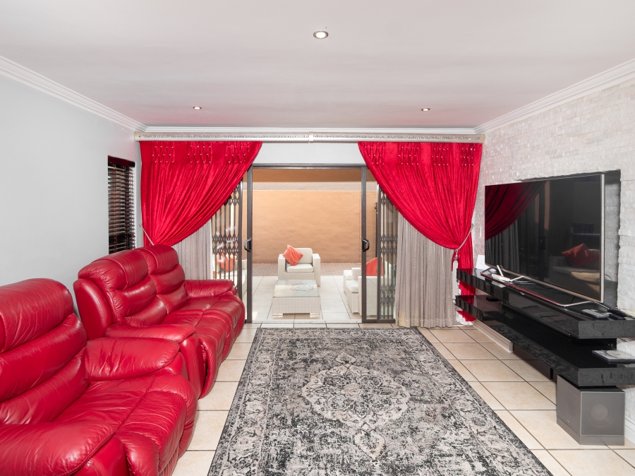 4 Bedroom Property for Sale in North Riding Gauteng