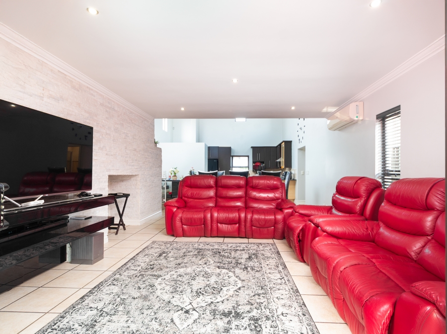 4 Bedroom Property for Sale in North Riding Gauteng